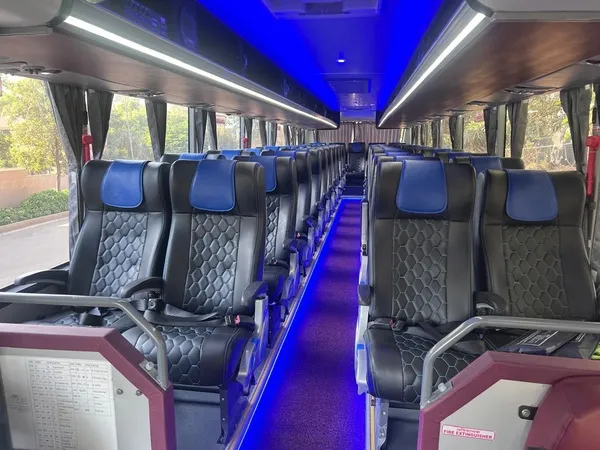 Luxury 2x2 bus seat